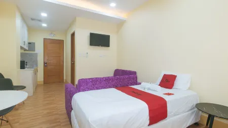 RedDoorz @ Casa Barcelona Condotel Отели в г. Павия