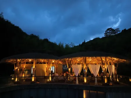 Yunbanjian Yeshe Jingshe Holiday Hotel Отели рядом с достопримечательностью «Donglingcun»