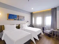 ARTOTEL Hub Simpang Temu Hotels near Bundaran HI