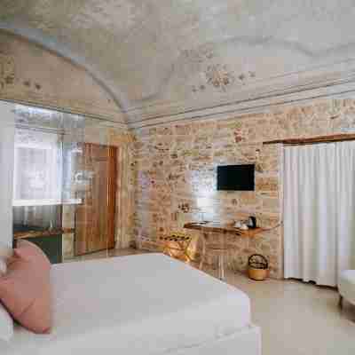 Ambrosia - Timeless Hosting Rooms