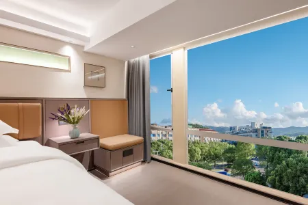 Manli Mandu Intelligent Cinema Hotel (Taizhou Jiaojiang Guobo Central Branch) Отели рядом с достопримечательностью «Baiyun Pavilion»