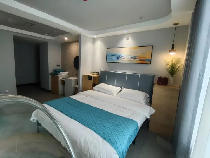 Yunduo Art Hotel (Urumqi High Speed Railway Station Baoneng City )