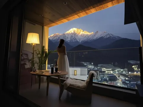 康定情歌廣場窩丫夕下私湯別院