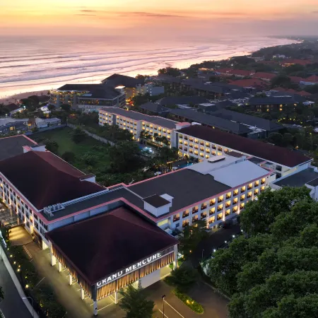Grand Mercure Bali Seminyak Отели рядом с достопримечательностью «Пляж Дабл-Сикс»