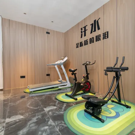 Chengji Hotel (Yizhou Municipal Central Square Branch)