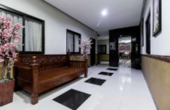 RedDoorz Plus @ Tuparev Cirebon
