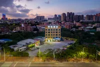 Bayue Hotel (Maoming Aegean Shopping Park High speed Railway Station South Square Branch) Hotels near Jinyou Colorful Amusement Park