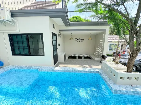 Brittany Private Pool Villa-Pattaya Отели рядом с достопримечательностью «Wat Nong Chap Tao»