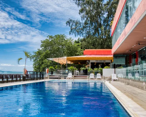 Hotel Sentral Seaview @ ​Beachfront โรงแรมในตันจง บันกา