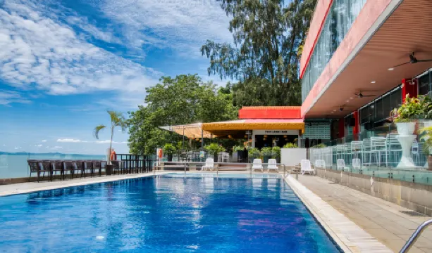 Hotel Sentral Seaview @ ​Beachfront タンジュンブンガのホテル