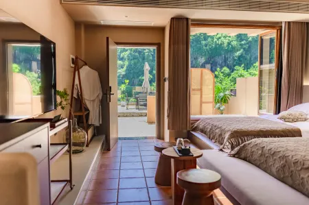 Qinggang Gedao Yunqi Hotel (Yingjing Qinggang Scenic Area) Отели рядом с достопримечательностью «Yunfeng Temple»