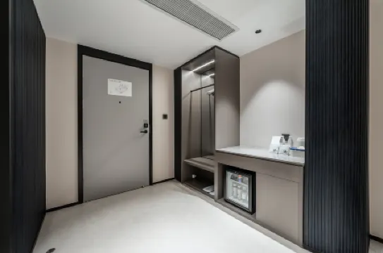 Chongqing Jiefangbei Jiaochangkou Subway Station Atour light Hotel