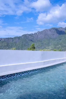 Fairy Pavilion XRG | Panoramic Cliff Viewing Swimming Pool Resort and Accommodation Hotels near Jiangxi Lingshan