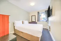 OYO Go2 Gloucester Hotel Hotels near Whitminster's A38 Canal Roundabout