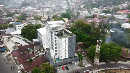 Rogers Hotel Manado Отели в г. Манадо
