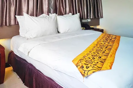 Panorama Summit Hotel Отели в г. Давао