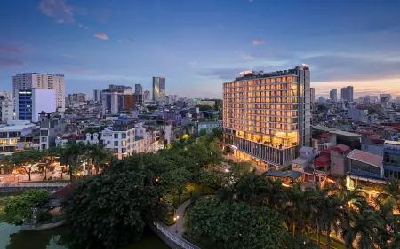 PARKROYAL Serviced Suites Hanoi Отели рядом с достопримечательностью «Тай»