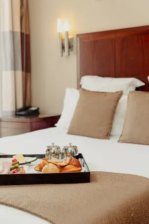 Grand Hotel Francais Отели рядом с достопримечательностью «Сад Натюрель Пьер-Эмманюель»