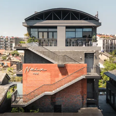 NeiX Hotel