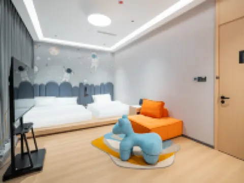 Cloud Glam Seaview Hotel