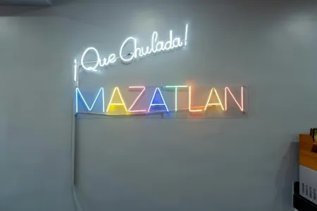 Promo! 2Br-Pool-Views-King Bed-Walk 2 Beach- Area Отели рядом с достопримечательностью «Old Mazatlan»