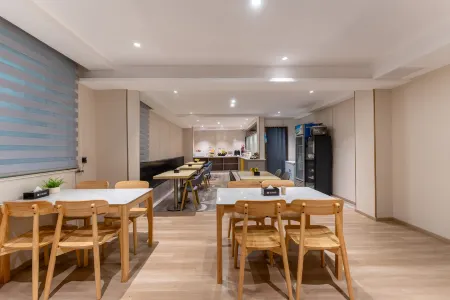 Elong ME Hotel (Nanping Jianyang Bus Station Sanzhong) Отели рядом с достопримечательностью «Wuyi Menghualu»