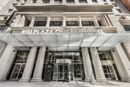 Riu Plaza Chicago Отели рядом с достопримечательностью «Сити Холл»