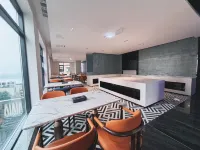 Hualu Hotel (Changsha Wuyi Square IFS International Finance Center)