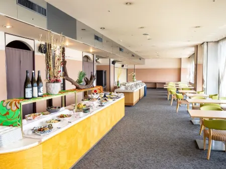 Kinuura Grand Hotel Отели рядом со станцией JR Handa station