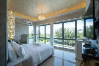 Regis by Ritz, Imago Mall Loft B فنادق في 