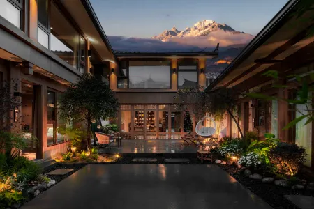 Lijiang Ancient City Suyintang Inn Отели в г. Лицзян