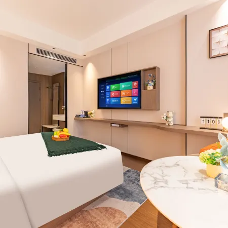 Intelligent Lily Hotel (Shaoyang Longhui Coach Terminal Branch)