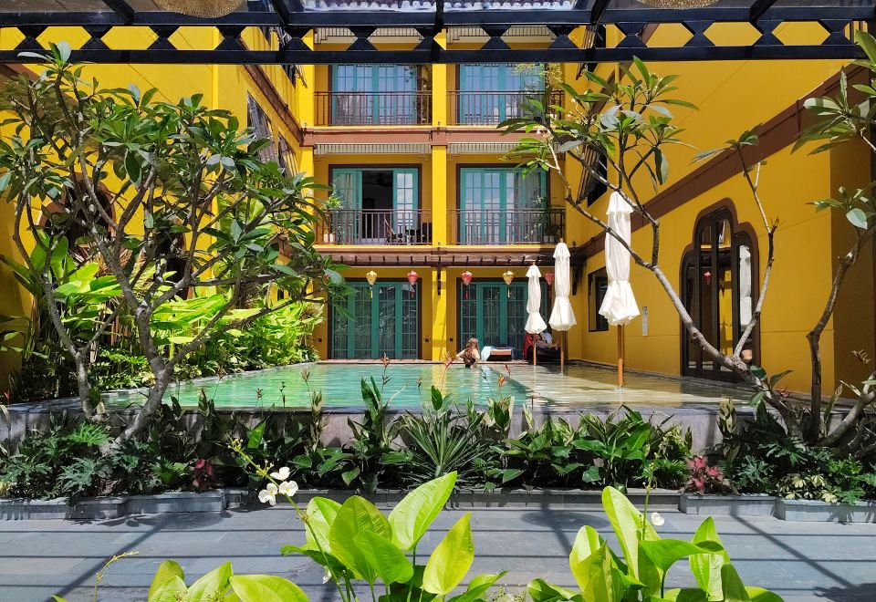 레리티지 리버사이드 호이안의 모던한 인테리어