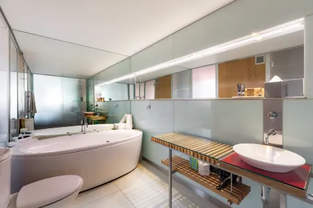 The Henry Jones Art Hotel Отели рядом с достопримечательностью «Собор Святого Давида»