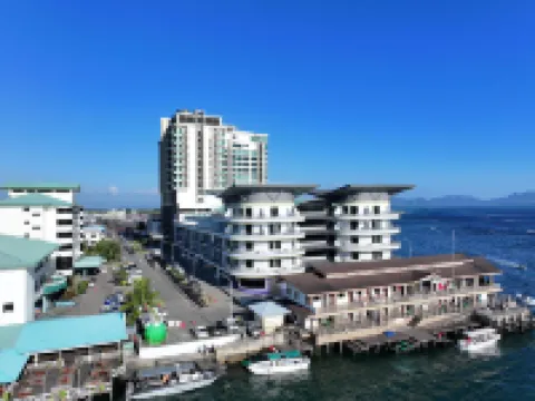 LANSE OCEAN SEAVIEW HOLIDAY HOTEL(Semporna store Chinese concierge) トゥン・サカラン海洋公園周辺のホテル