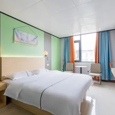 Xiangyun Select Hotel (Wuming Agricultural Products Market Branch) Hotels near Huahua World