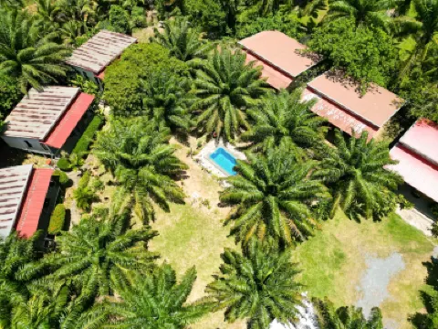 Baan Reena Resort Hotels near Khlong Chak Waterfall