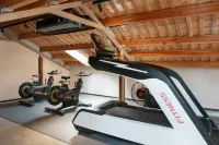 Qian Shan · M⁺ Homestay