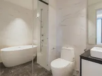 Royce Residences KLCC Kuala Lumpur by ALMA ( Rooftop Infinity Pool + 10Mins Walk to KLCC ) Отели рядом с достопримечательностью «Конгресс-центр The Intermark»