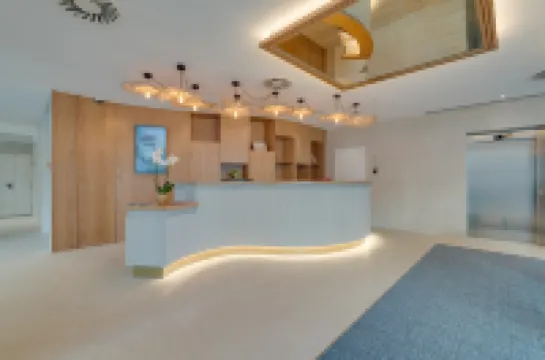 ザ エディトリー オーシャン ウェイ フンシャル