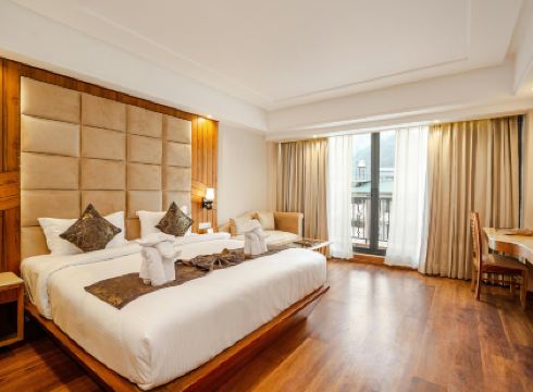 Hotel Square Plaza -Near IGI Airport Terminal 3