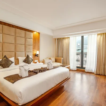 Hotel Square Plaza -Near IGI Airport Terminal 3 Отели в г. Нью-Дели