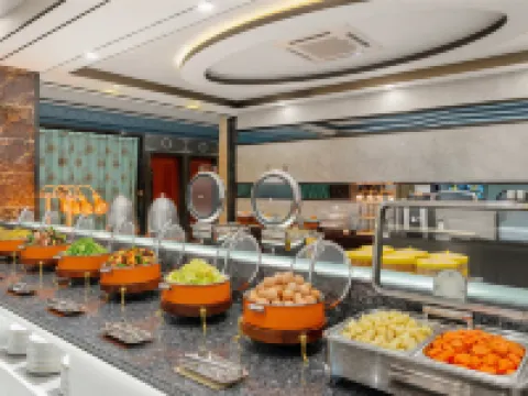 Dunhuang Yuntian International Hotel (Shazhou Night Market) Hotels in Dunhuang