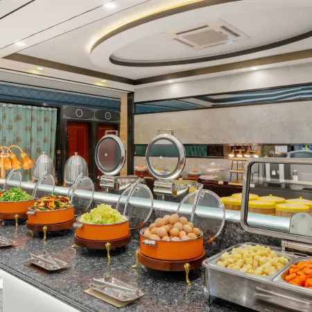 Dunhuang Yuntian International Hotel (Shazhou Night Market)