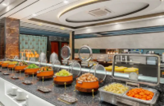 Dunhuang Yuntian International Hotel (Shazhou Night Market)