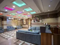 MG Crown Hotel 4 Các khách sạn gần Trung tâm thương mại Rashed