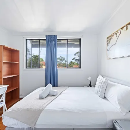 Peaceful Rooms – Walking Distance to Shops & Transport
