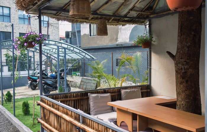 The Mango Tree- Backpackers Hostel