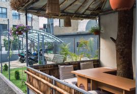 The Mango Tree- Backpackers Hostel