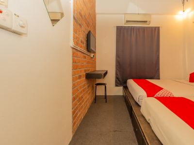 Hotel Six Seven Near Taming Sari Formerly Zzz Hotel